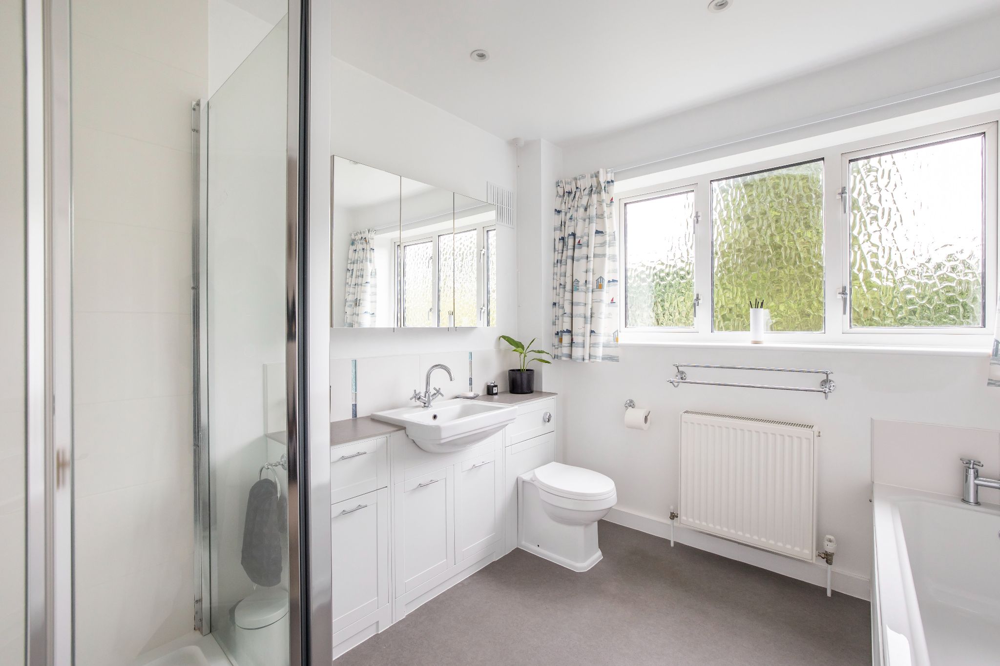 5 bedroom semi-detached house Sale Agreed in Brookmans Park - Photograph 14