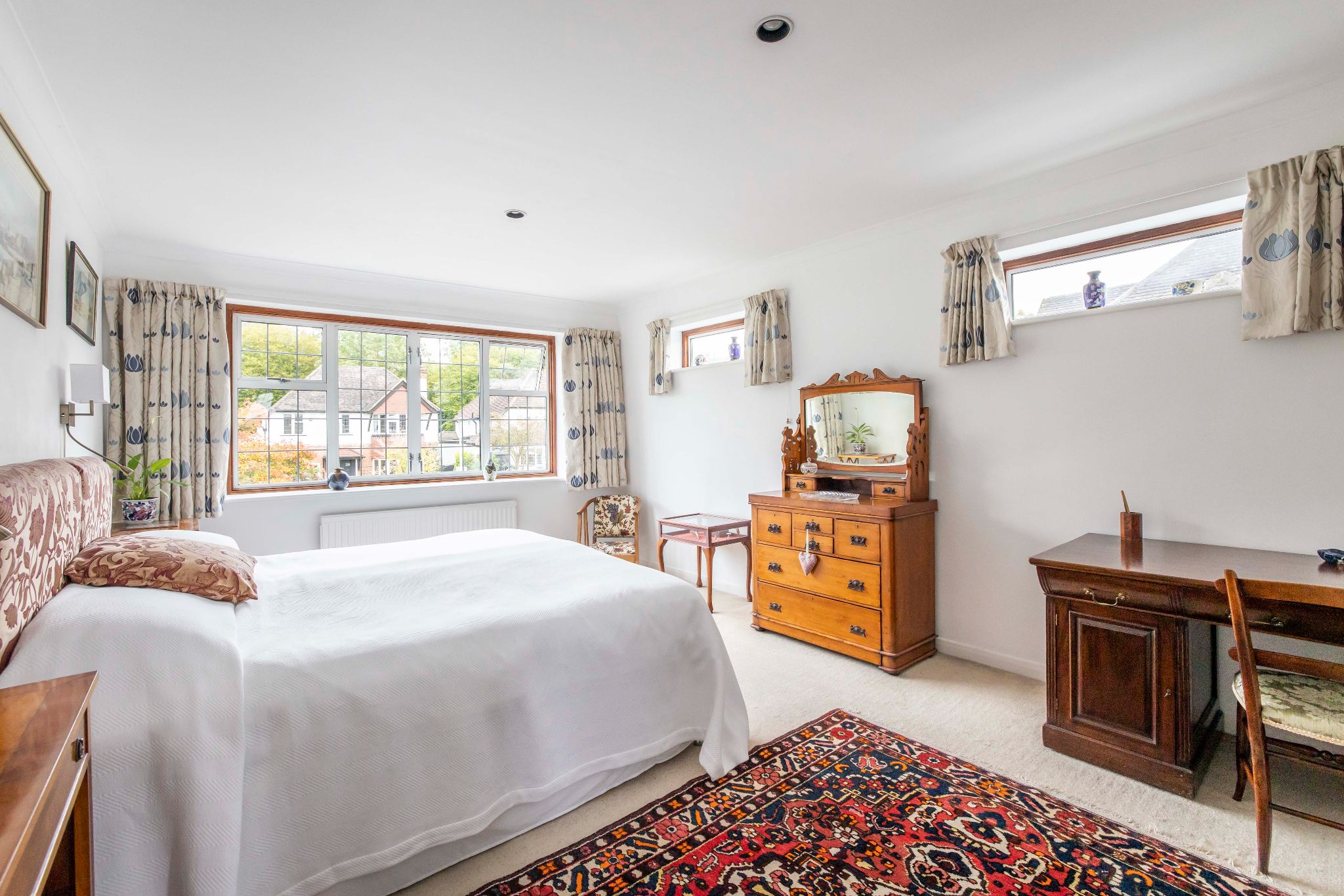 5 bedroom semi-detached house Sale Agreed in Brookmans Park - Photograph 17