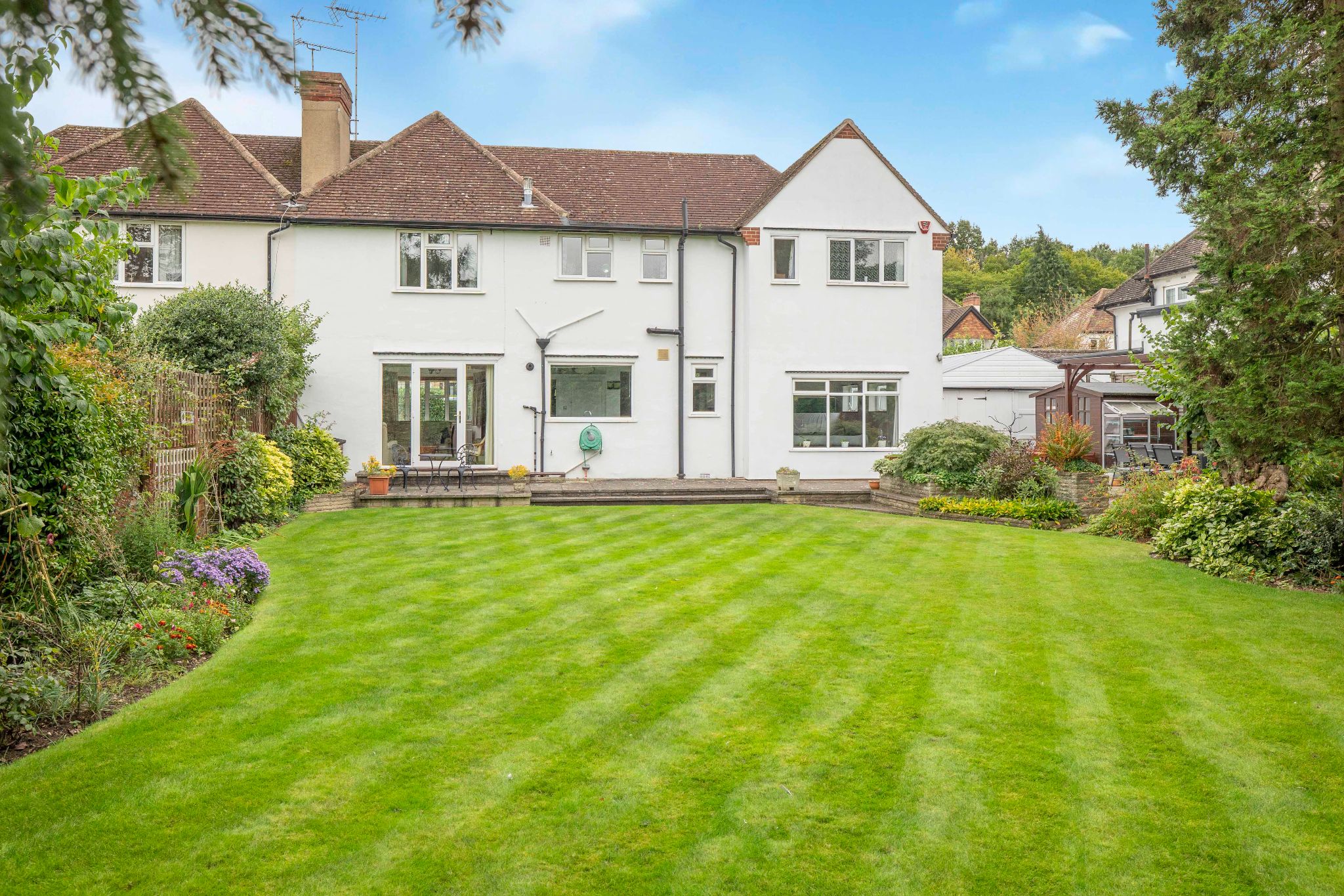 5 bedroom semi-detached house Sale Agreed in Brookmans Park - Photograph 7