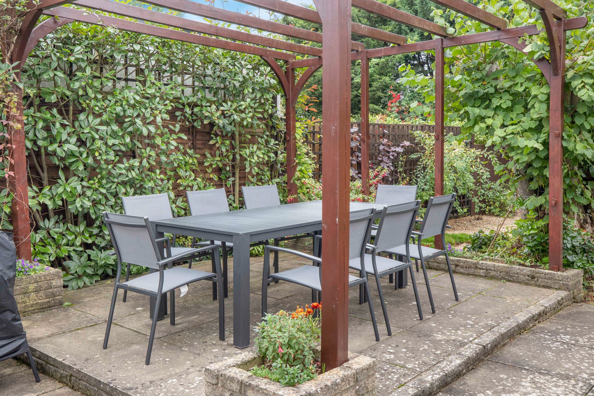 5 bedroom semi-detached house Sale Agreed in Brookmans Park - Photograph 11