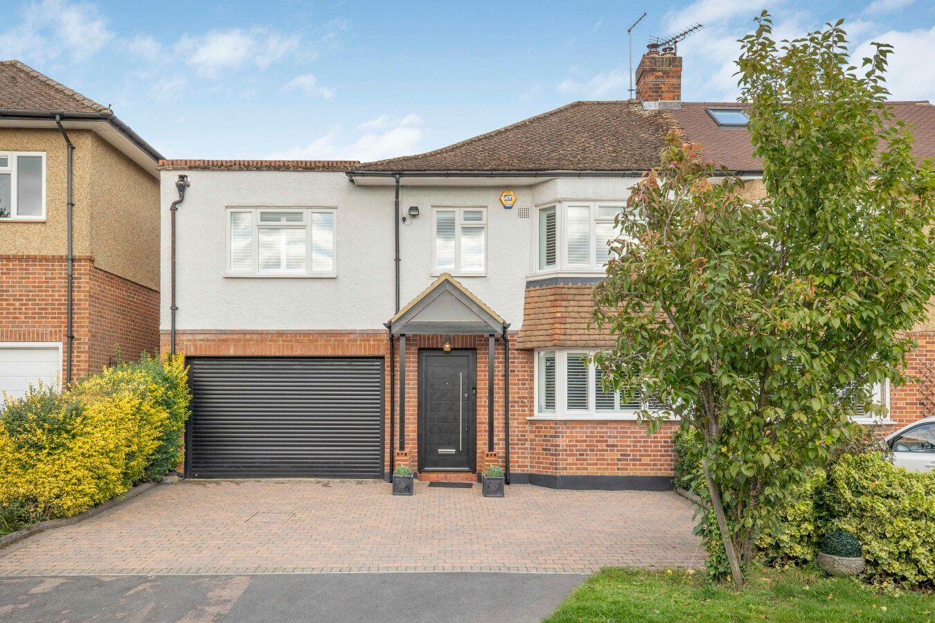 5 bedroom semi-detached house Sale Agreed in Potters Bar - Photograph 29