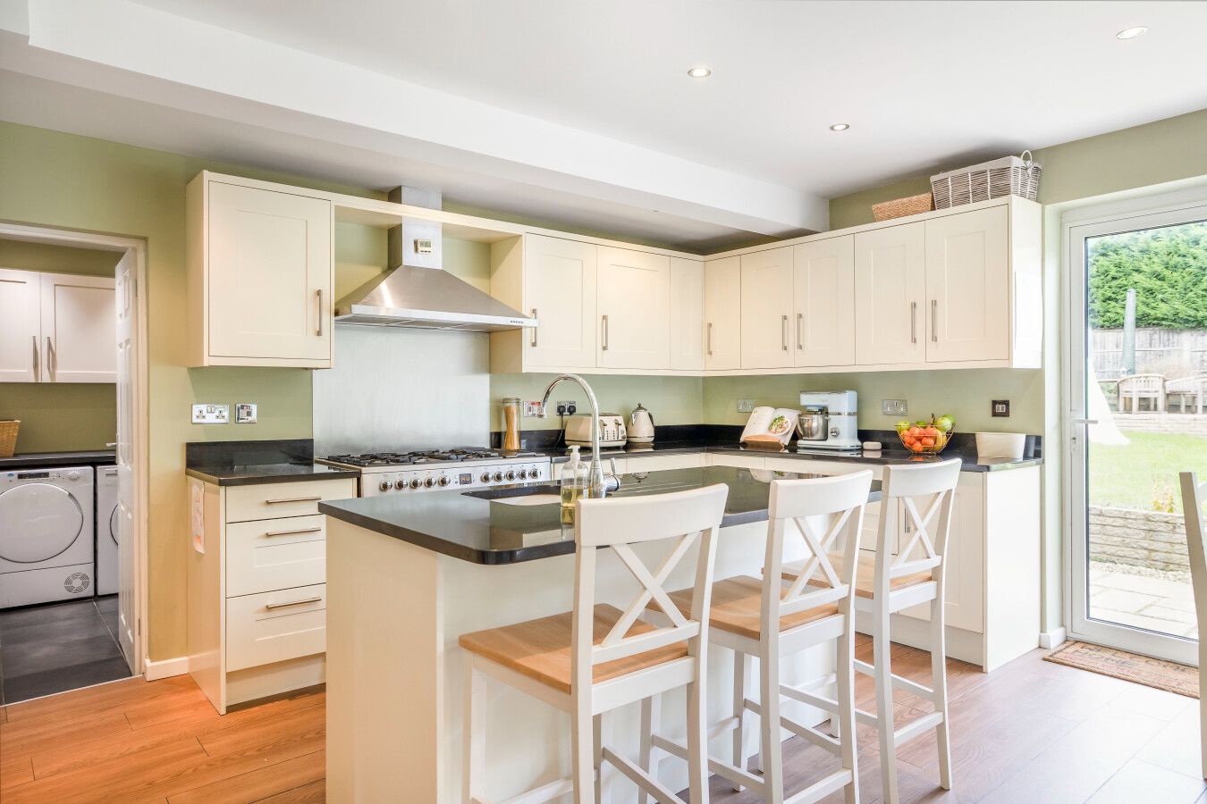 5 bedroom semi-detached house Sale Agreed in Potters Bar - Photograph 2