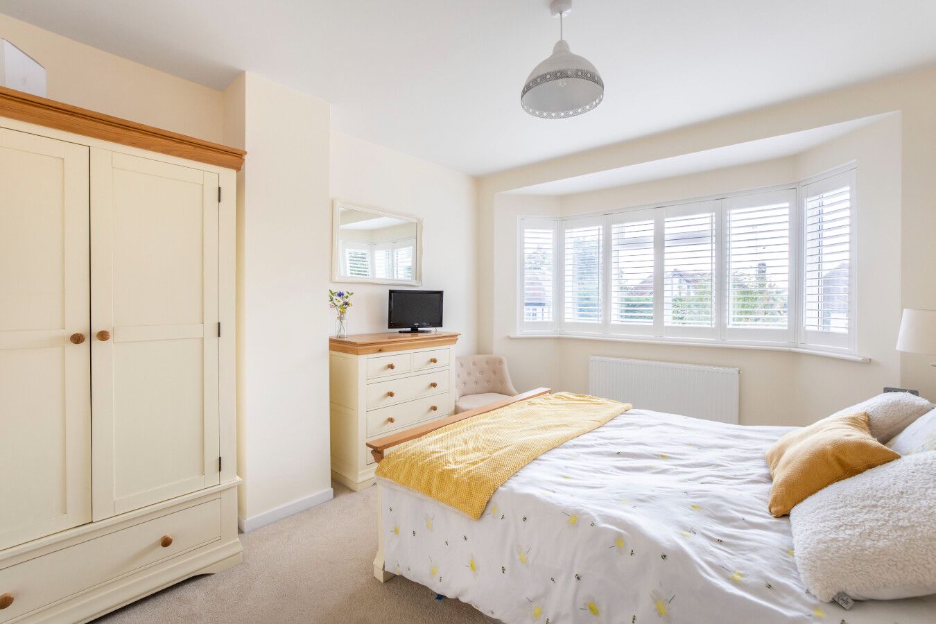 5 bedroom semi-detached house Sale Agreed in Potters Bar - Photograph 15