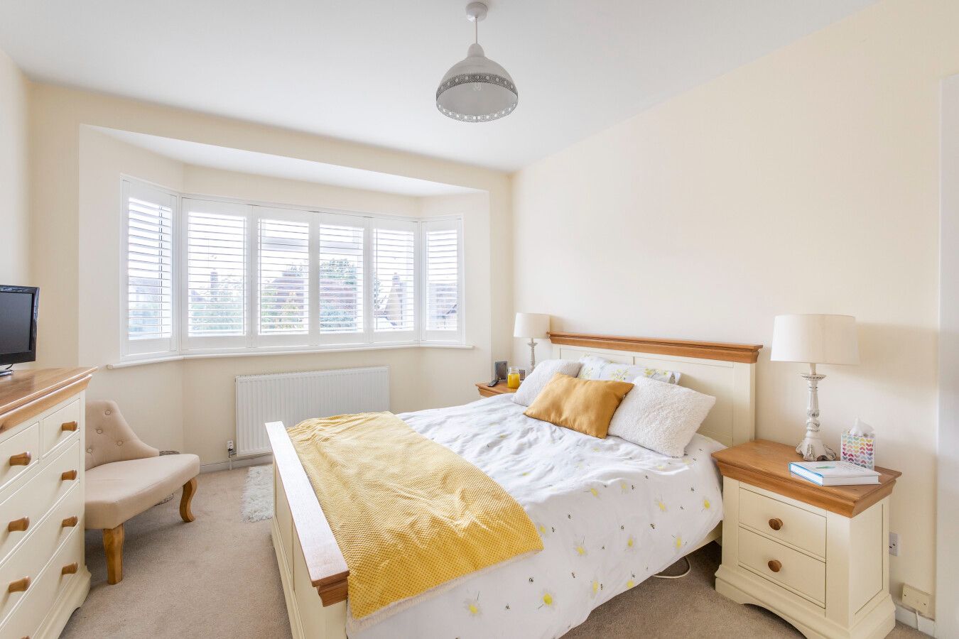 5 bedroom semi-detached house Sale Agreed in Potters Bar - Photograph 16