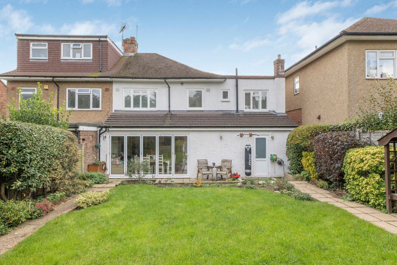 5 bedroom semi-detached house Sale Agreed in Potters Bar - Photograph 27