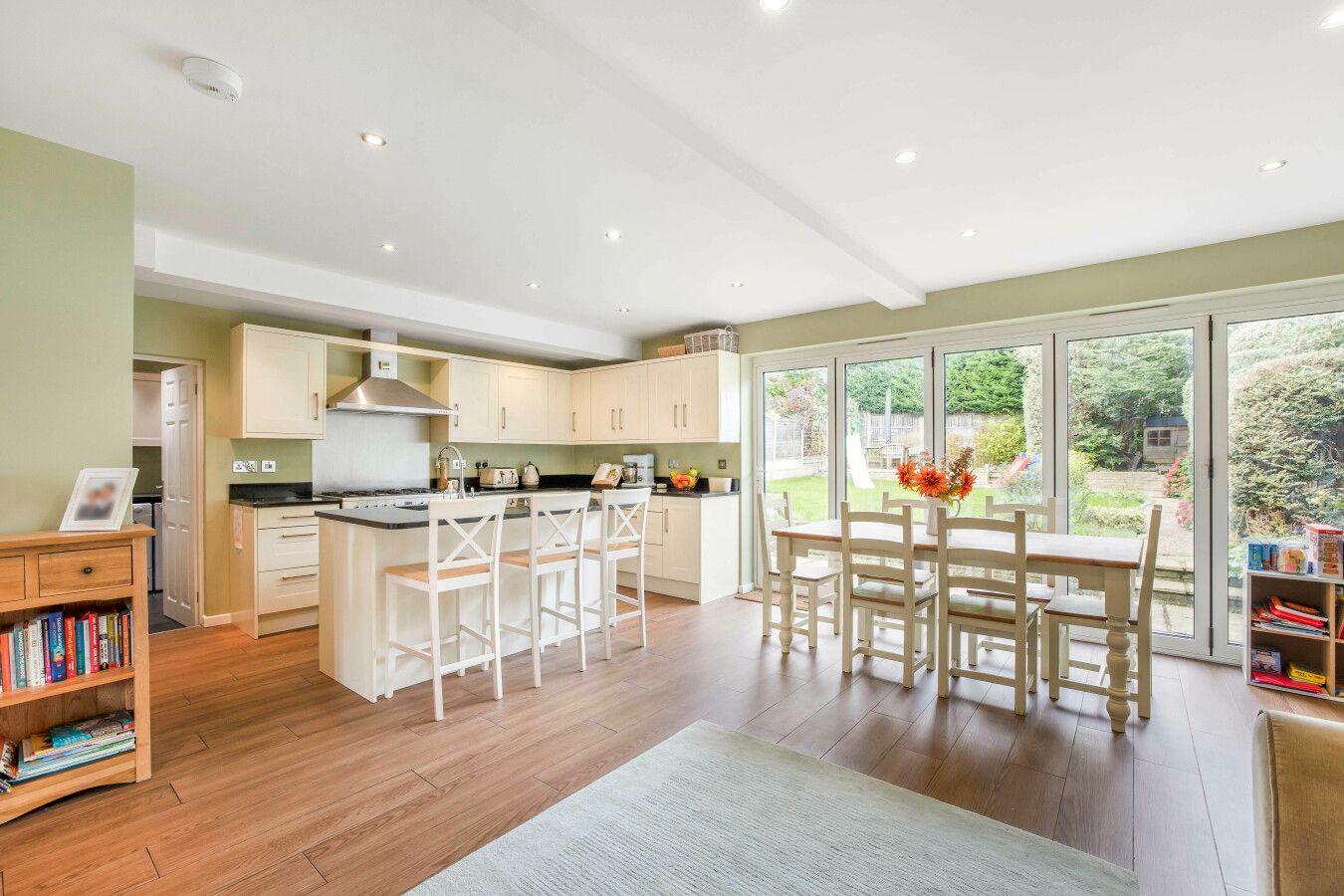5 bedroom semi-detached house Sale Agreed in Potters Bar - Photograph 9