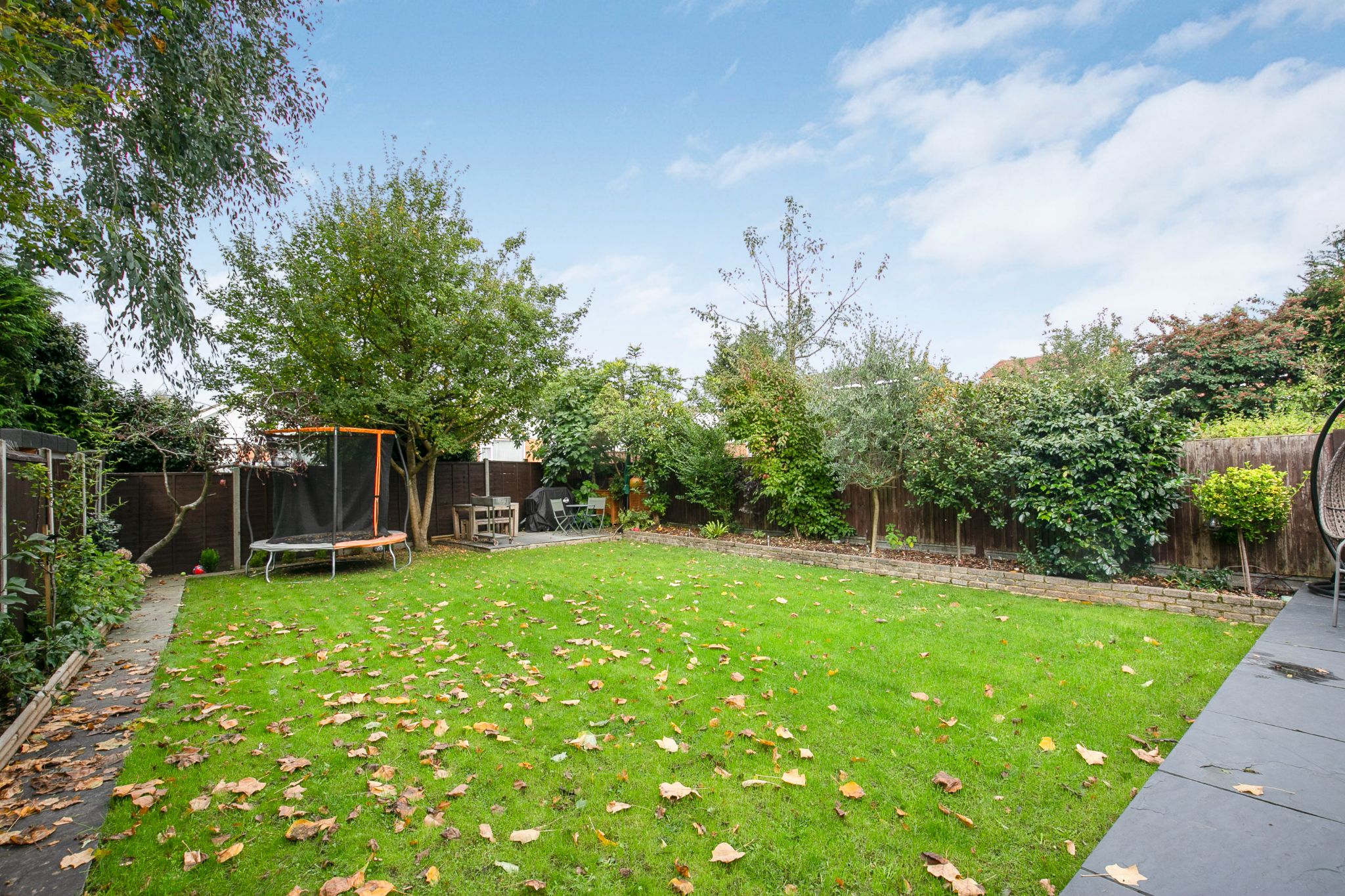 4 bedroom semi-detached house Sale Agreed in Barnet - Photograph 25