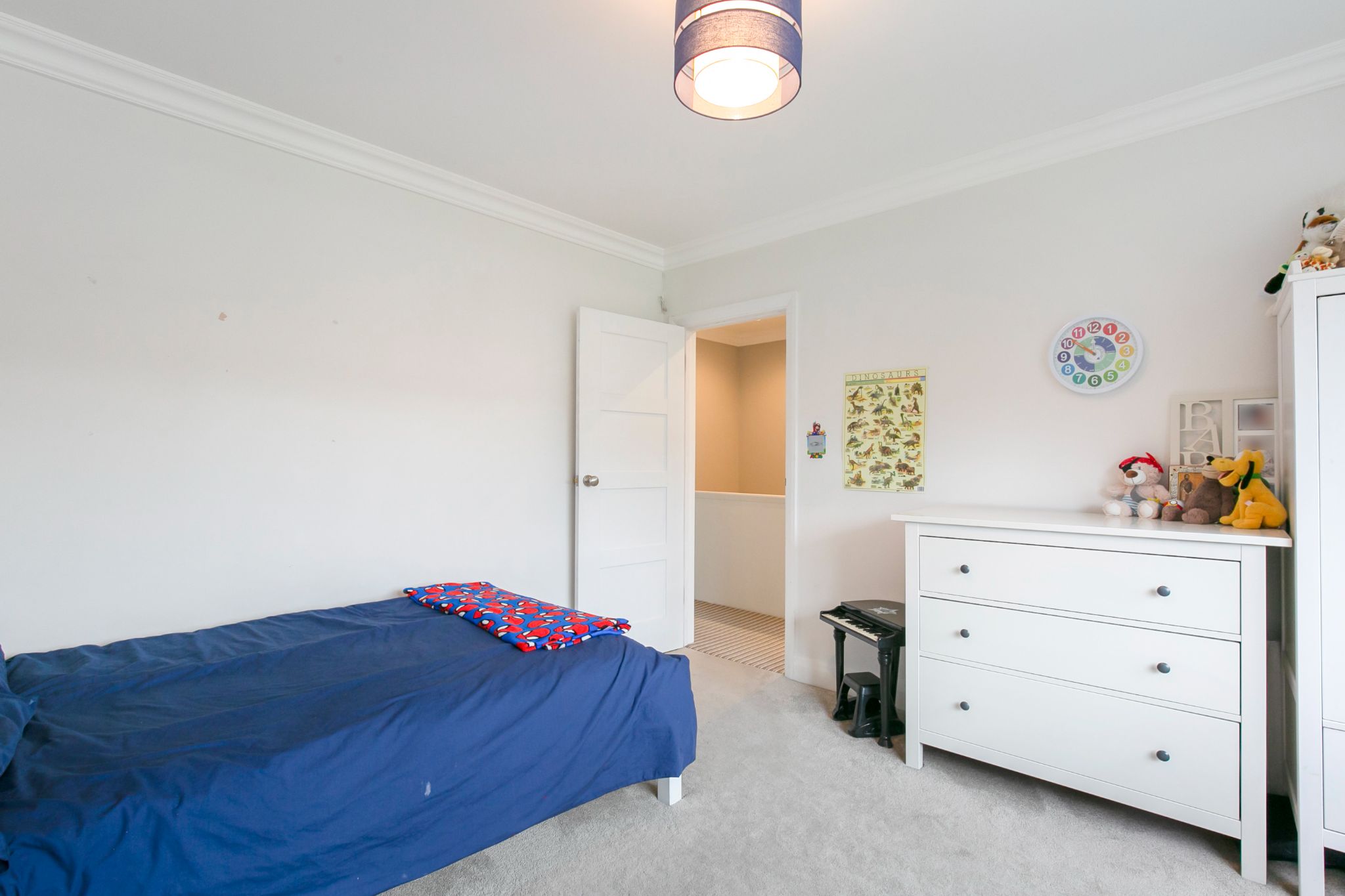 4 bedroom semi-detached house Sale Agreed in Barnet - Photograph 9
