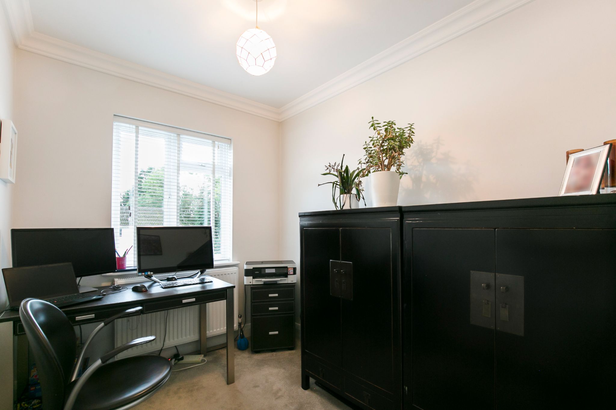 4 bedroom semi-detached house Sale Agreed in Barnet - Photograph 12