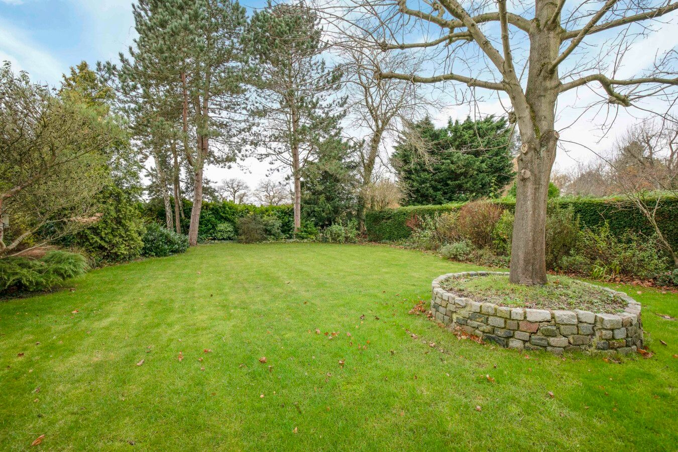 3 bedroom semi-detached house Sale Agreed in North Mymms - Photograph 2