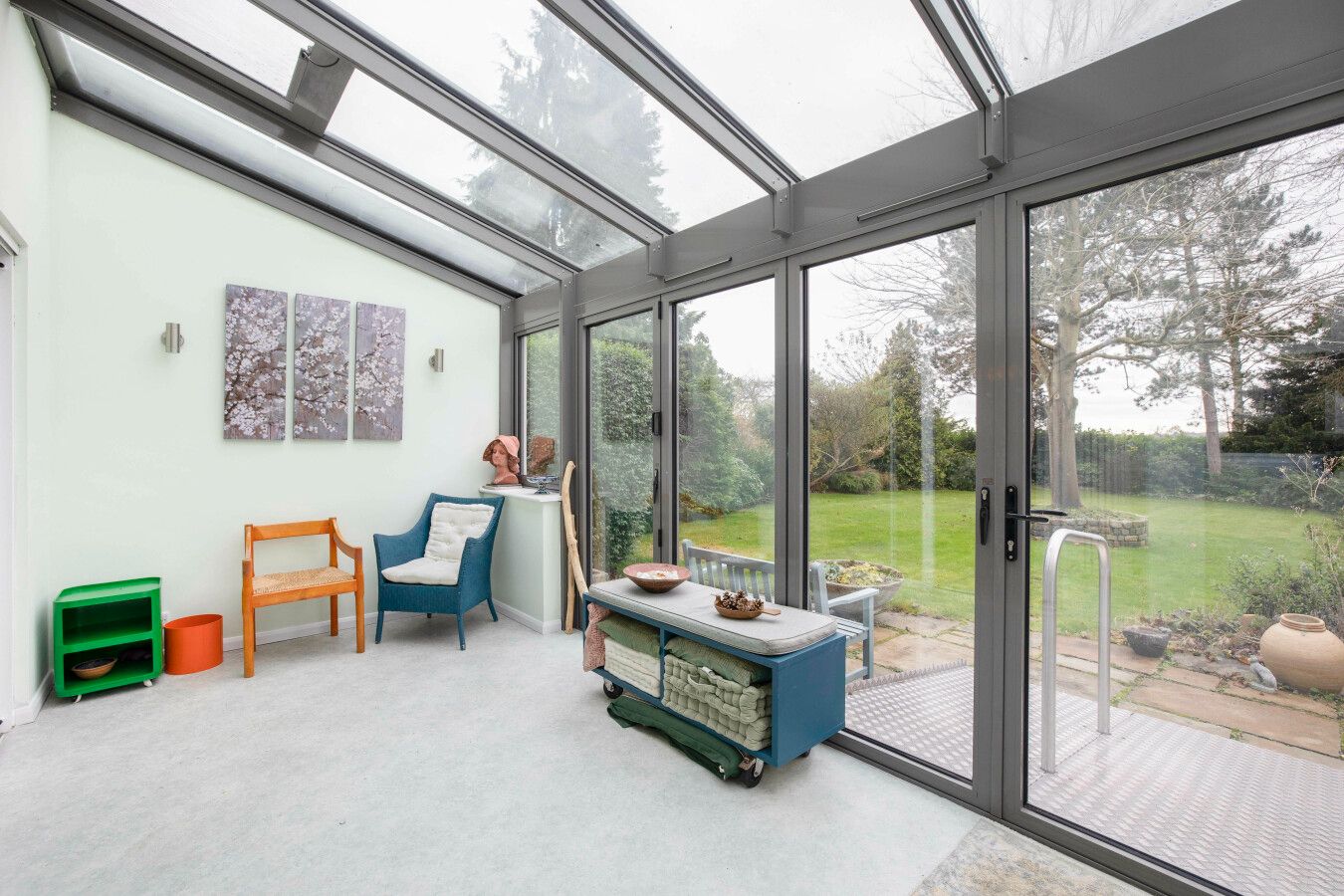 3 bedroom semi-detached house Sale Agreed in North Mymms - Photograph 4