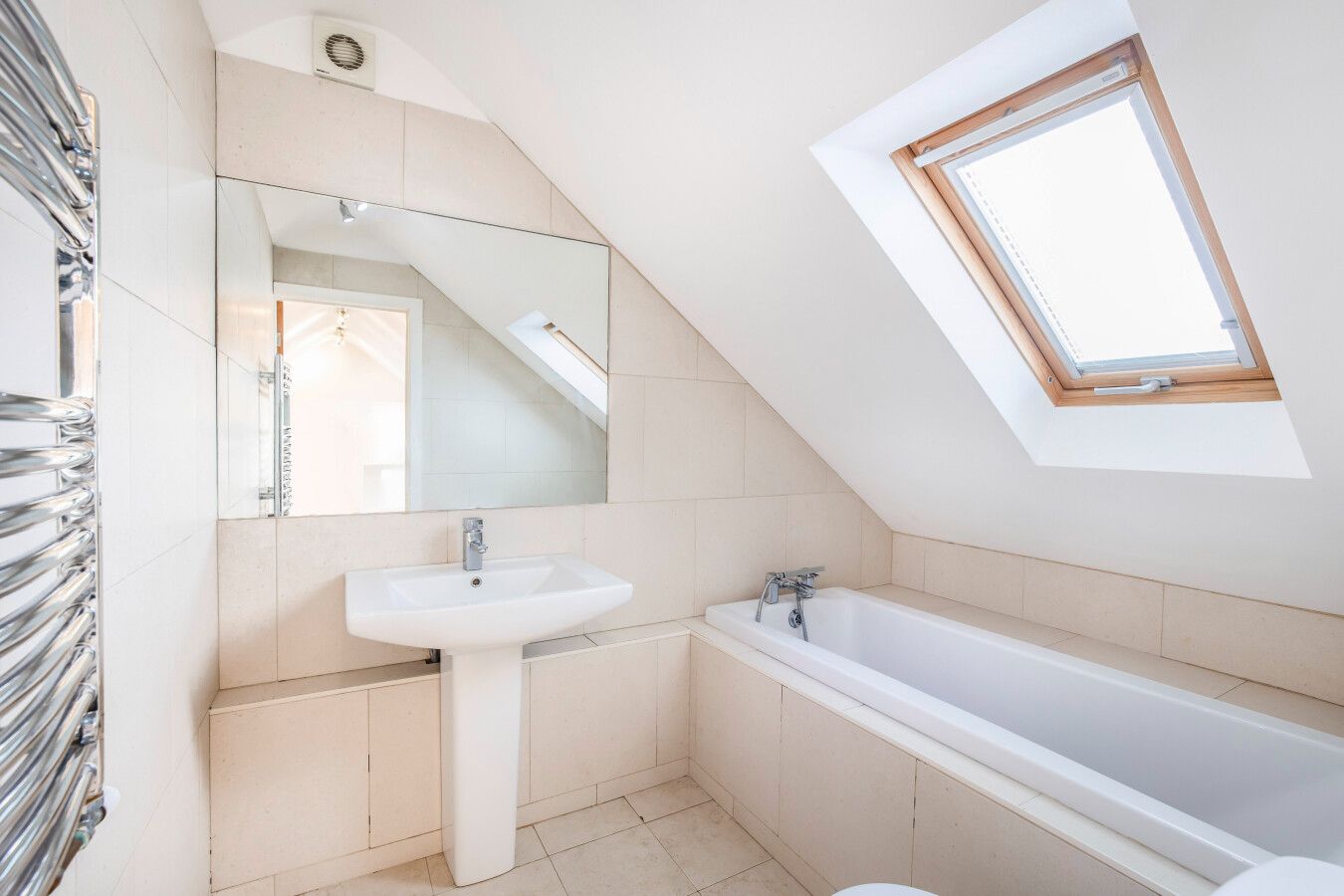 2 bedroom semi-detached bungalow For Sale in North Mymms - Photograph 14
