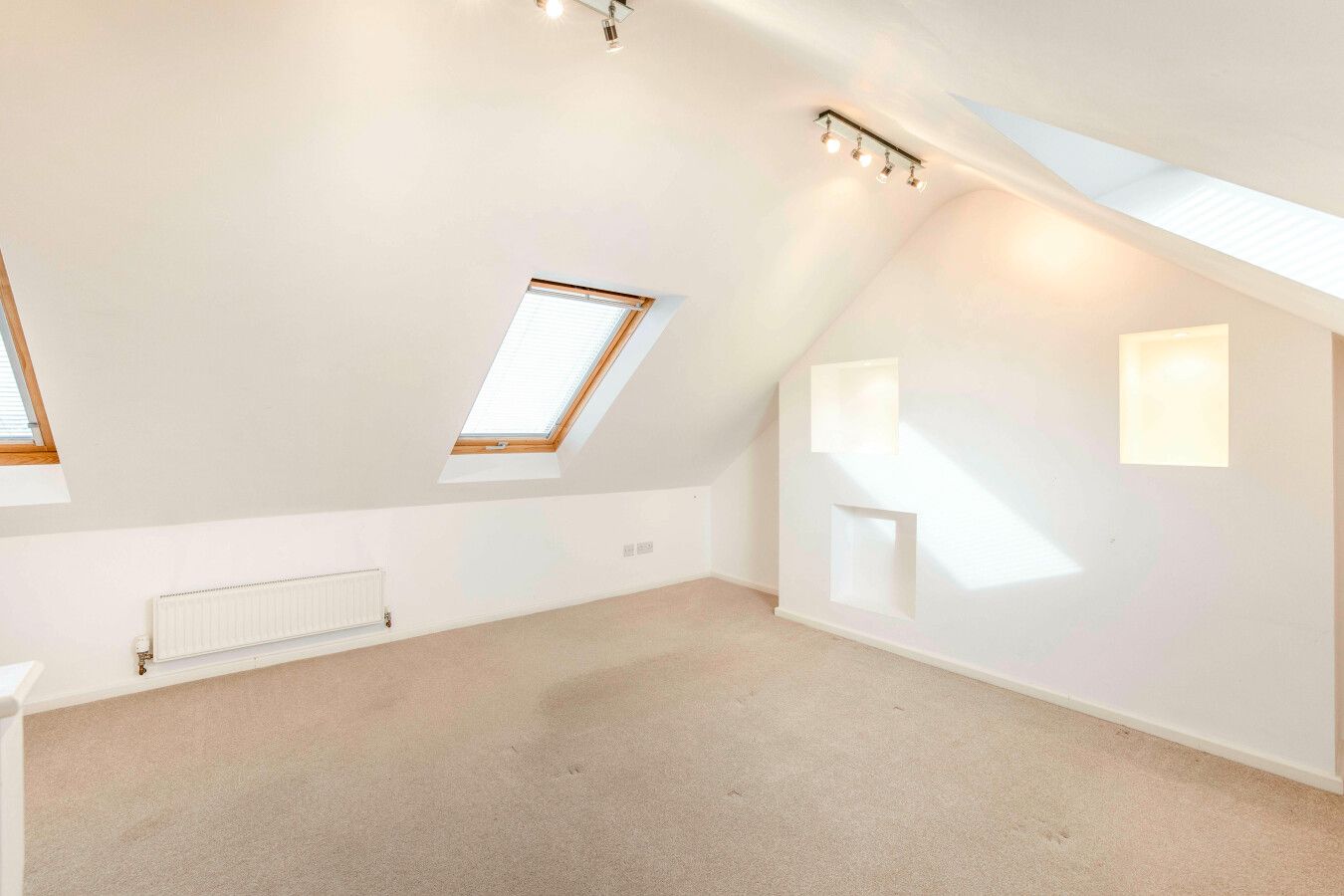2 bedroom semi-detached bungalow For Sale in North Mymms - Photograph 13