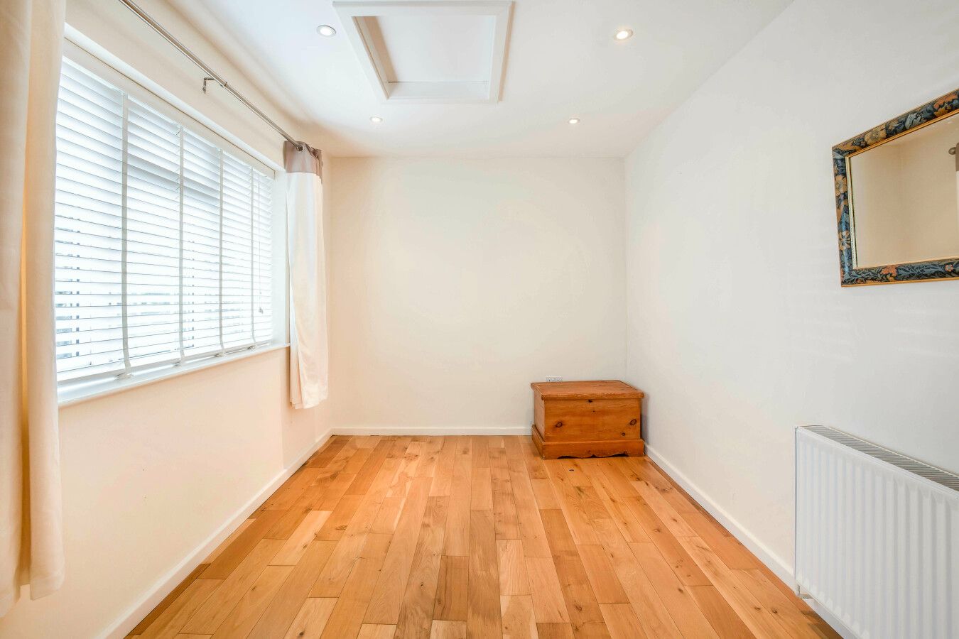 2 bedroom semi-detached bungalow For Sale in North Mymms - Photograph 10