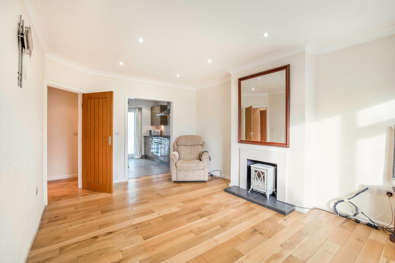 2 bedroom semi-detached bungalow For Sale in North Mymms - Photograph 5