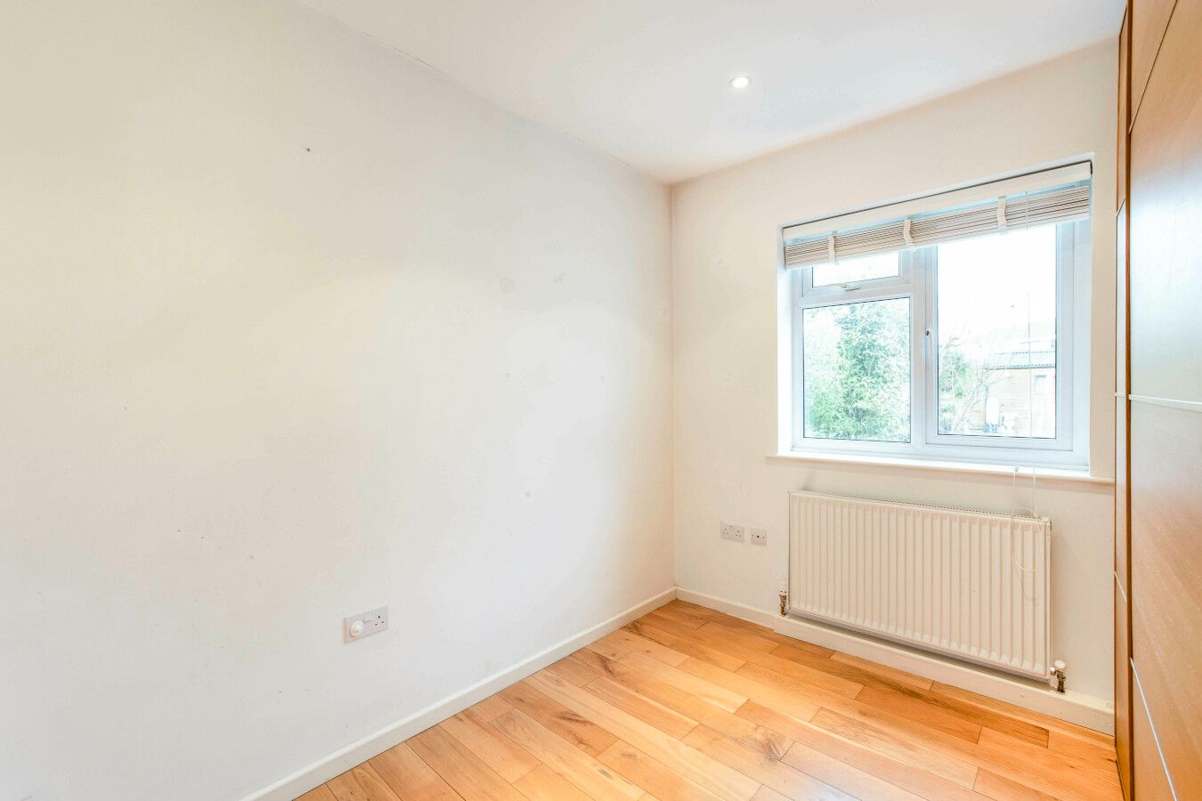2 bedroom semi-detached bungalow For Sale in North Mymms - Photograph 11
