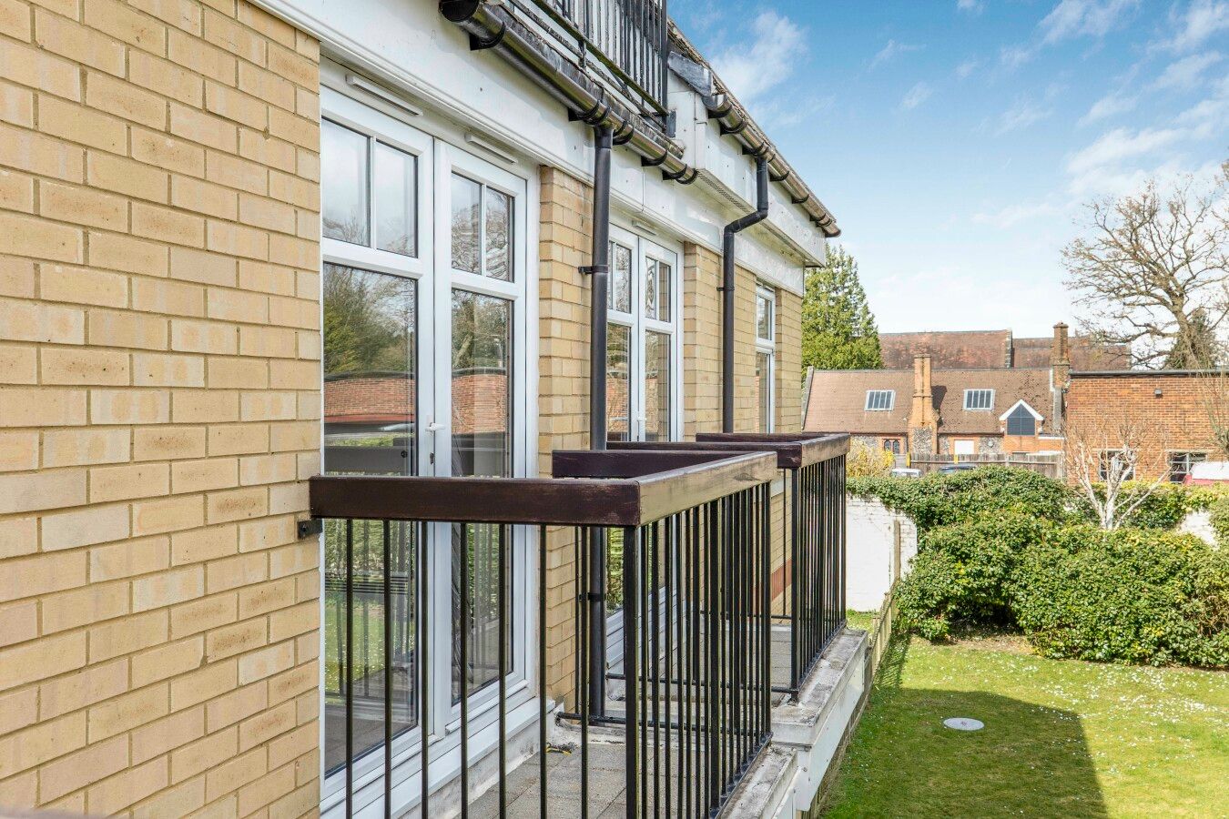 2 bedroom flat flat/apartment For Sale in Barnet - Photograph 6