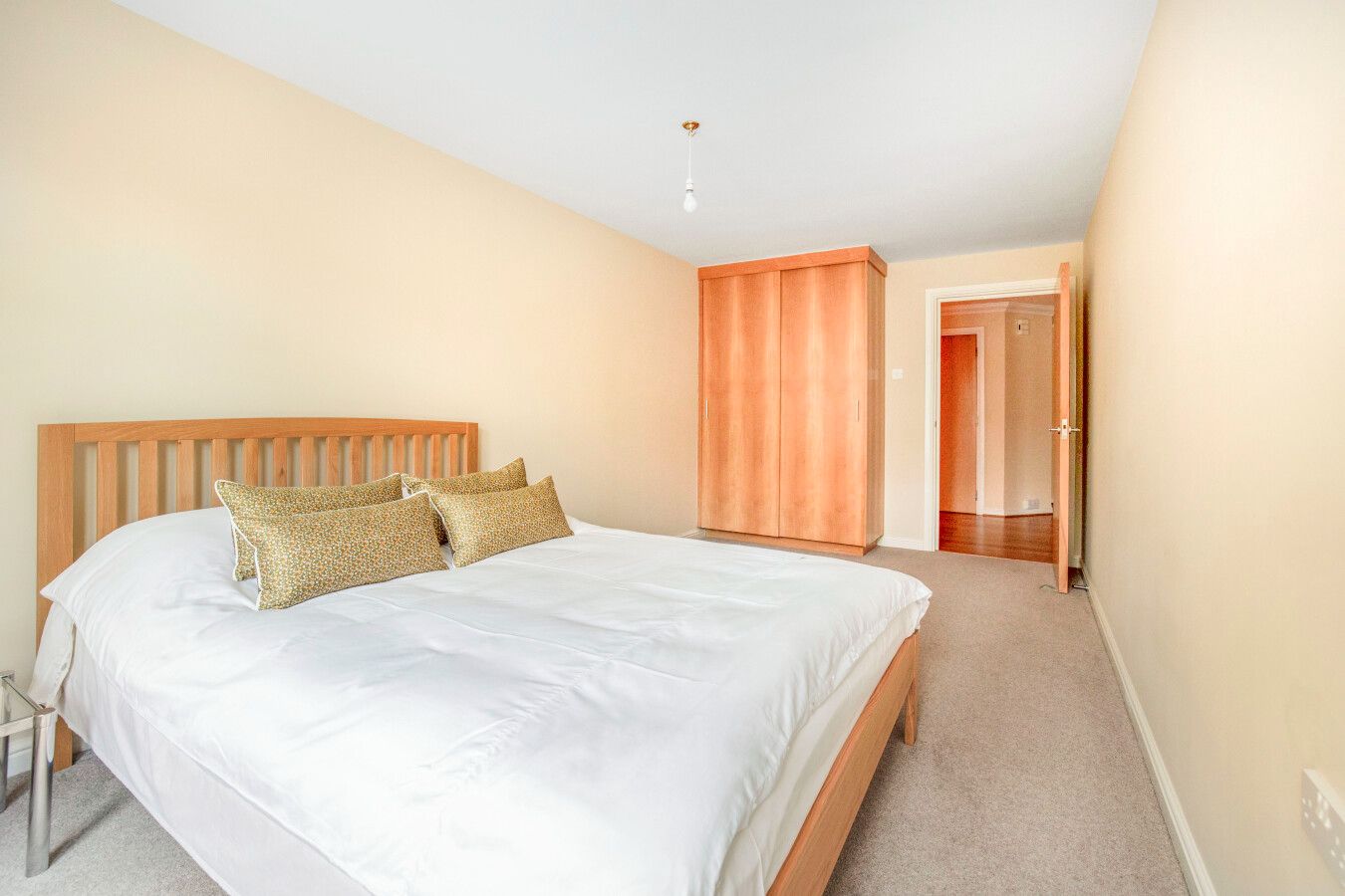 2 bedroom flat flat/apartment For Sale in Barnet - Photograph 10