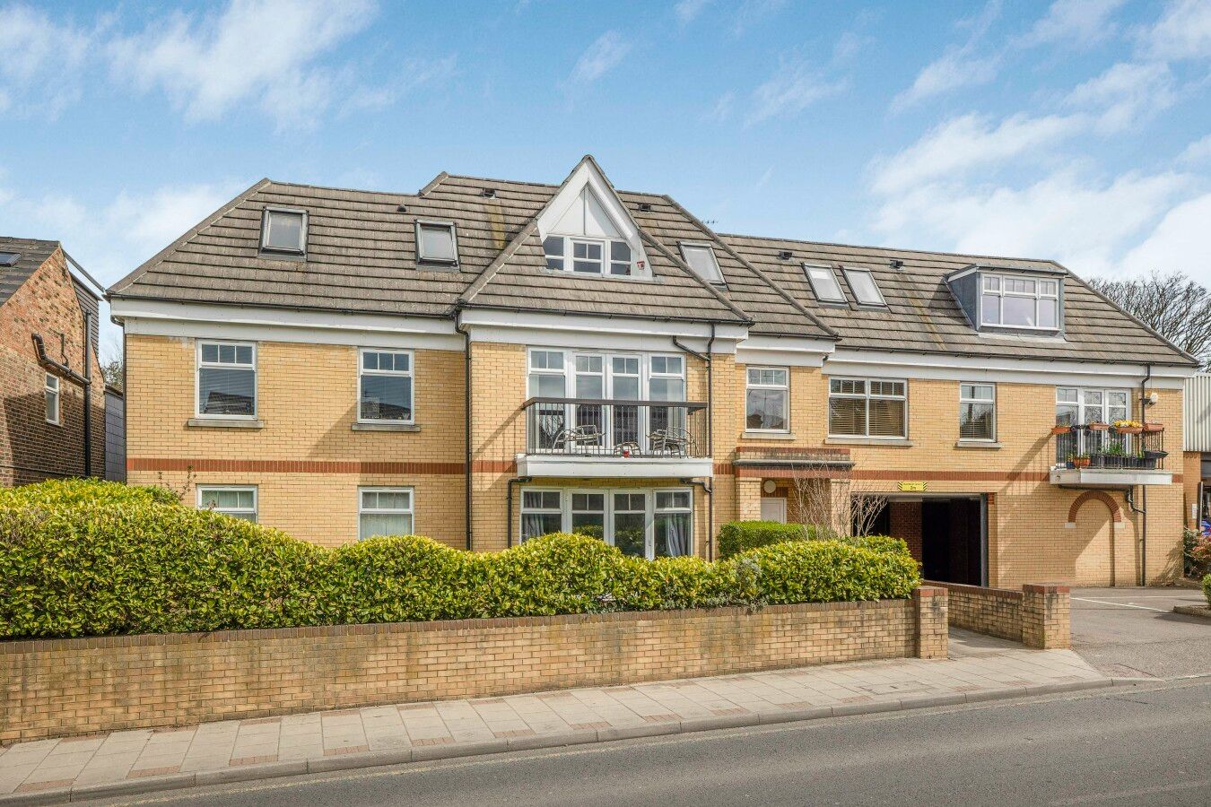 2 bedroom flat flat/apartment For Sale in Barnet - Photograph 4
