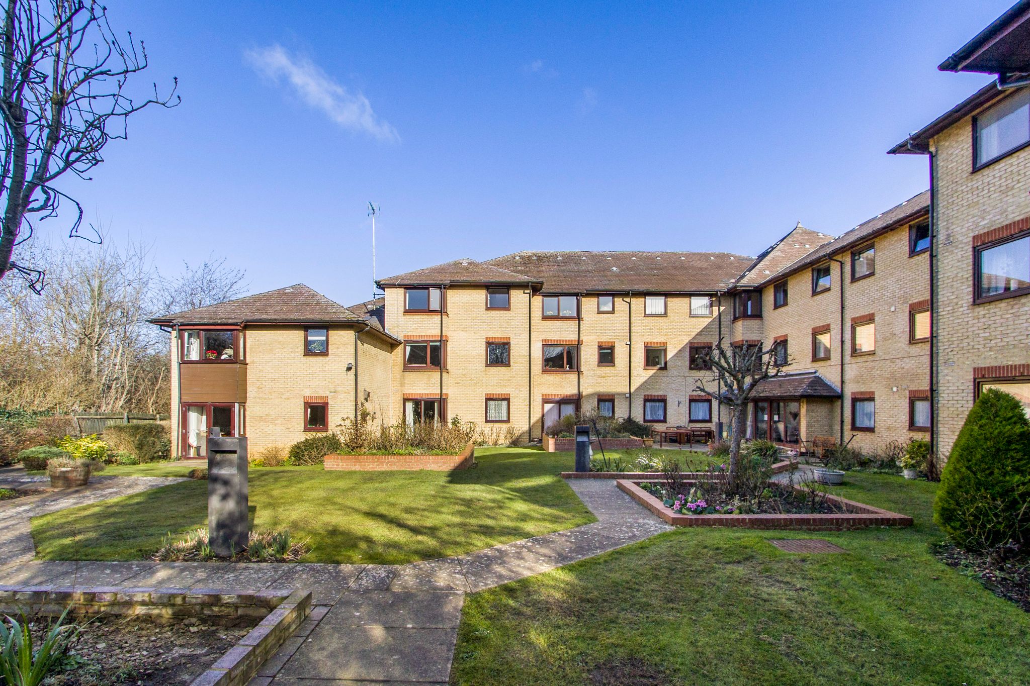2 bedroom flat flat/apartment For Sale in Potters Bar - Photograph 10