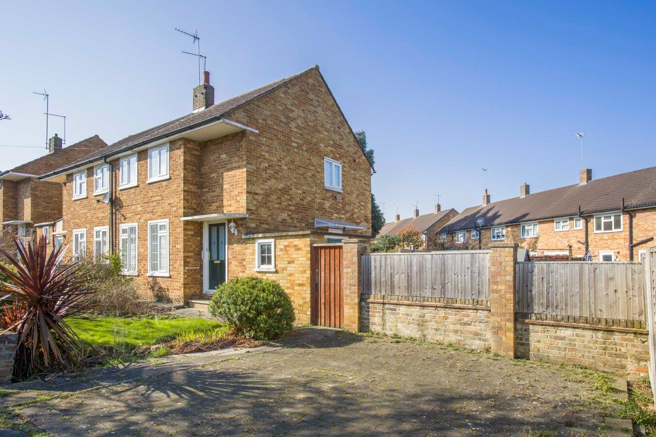 2 bedroom semi-detached house Sale Agreed in Potters Bar - Photograph 19