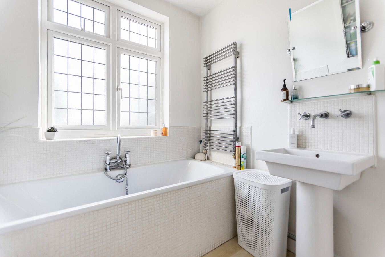 3 bedroom semi-detached house SSTC in Potters Bar - Photograph 17
