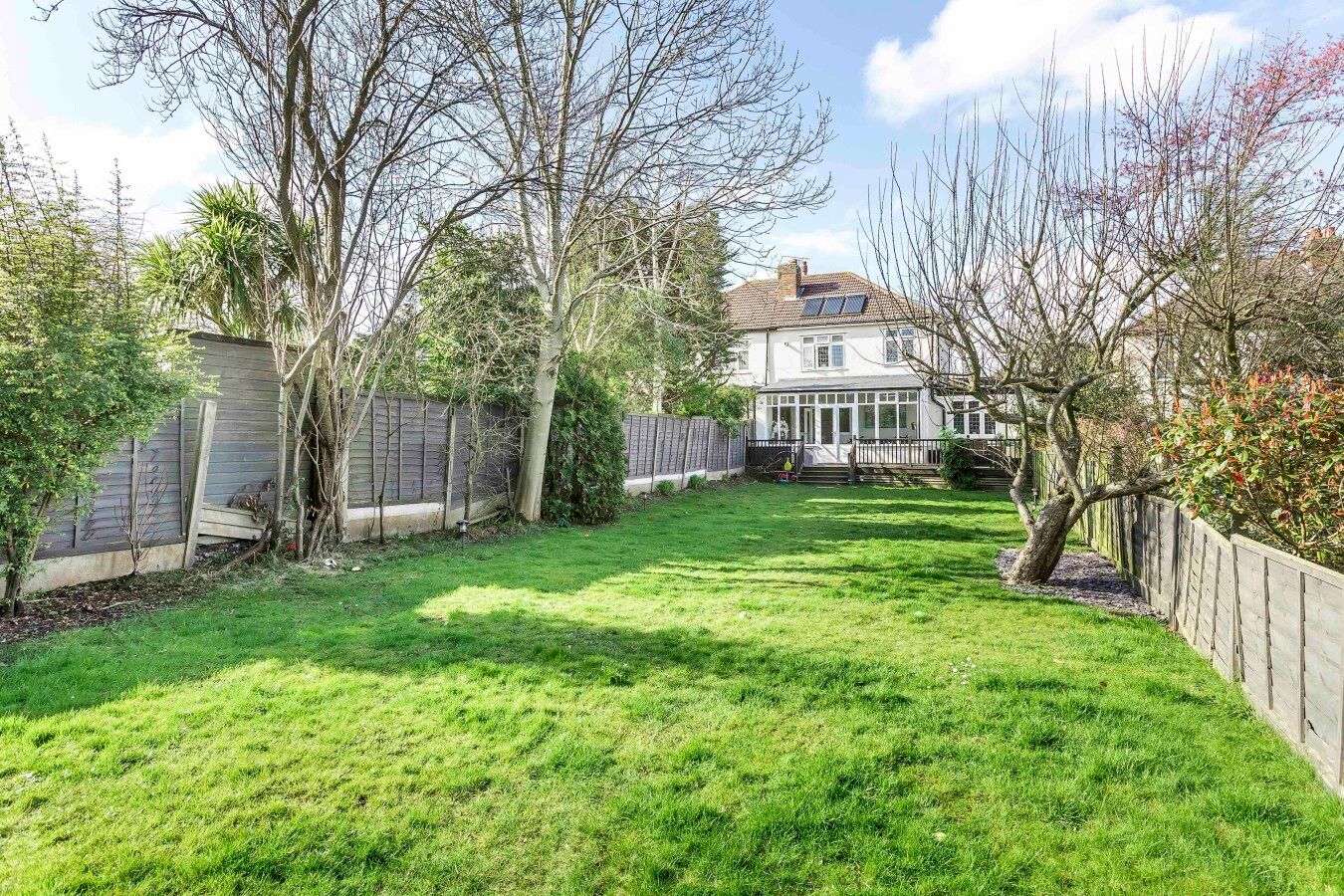 3 bedroom semi-detached house SSTC in Potters Bar - Photograph 24