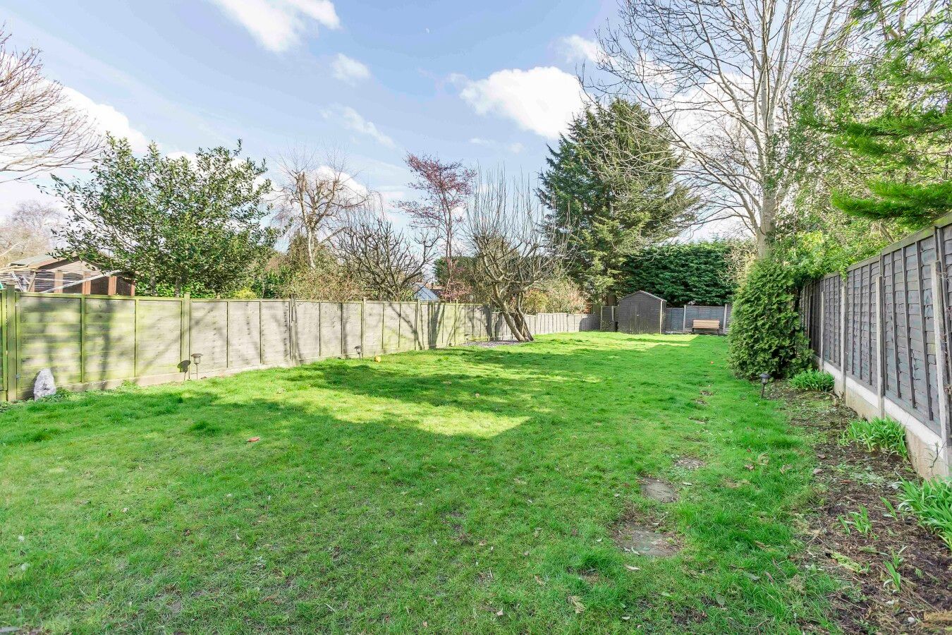 3 bedroom semi-detached house SSTC in Potters Bar - Photograph 28