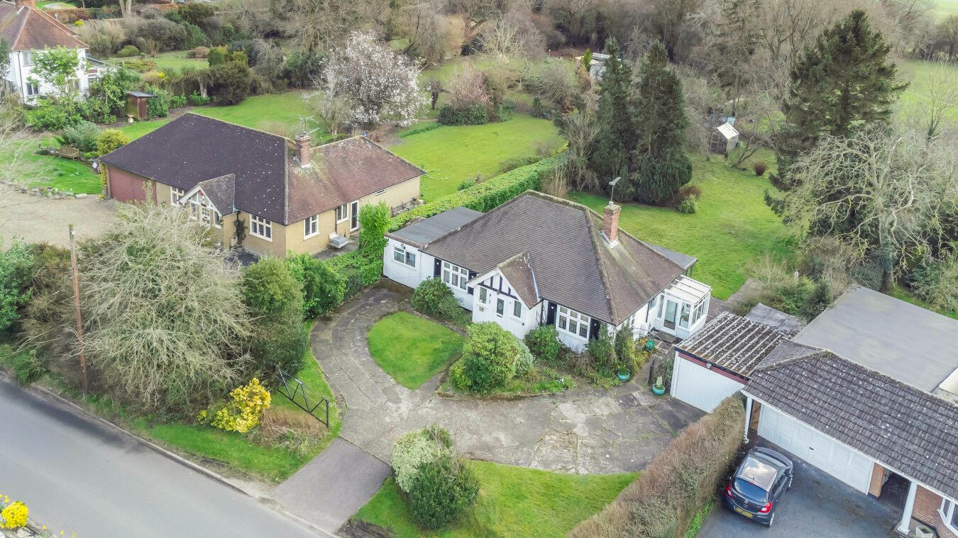2 bedroom detached bungalow Sale Agreed in Hatfield - Photograph 5