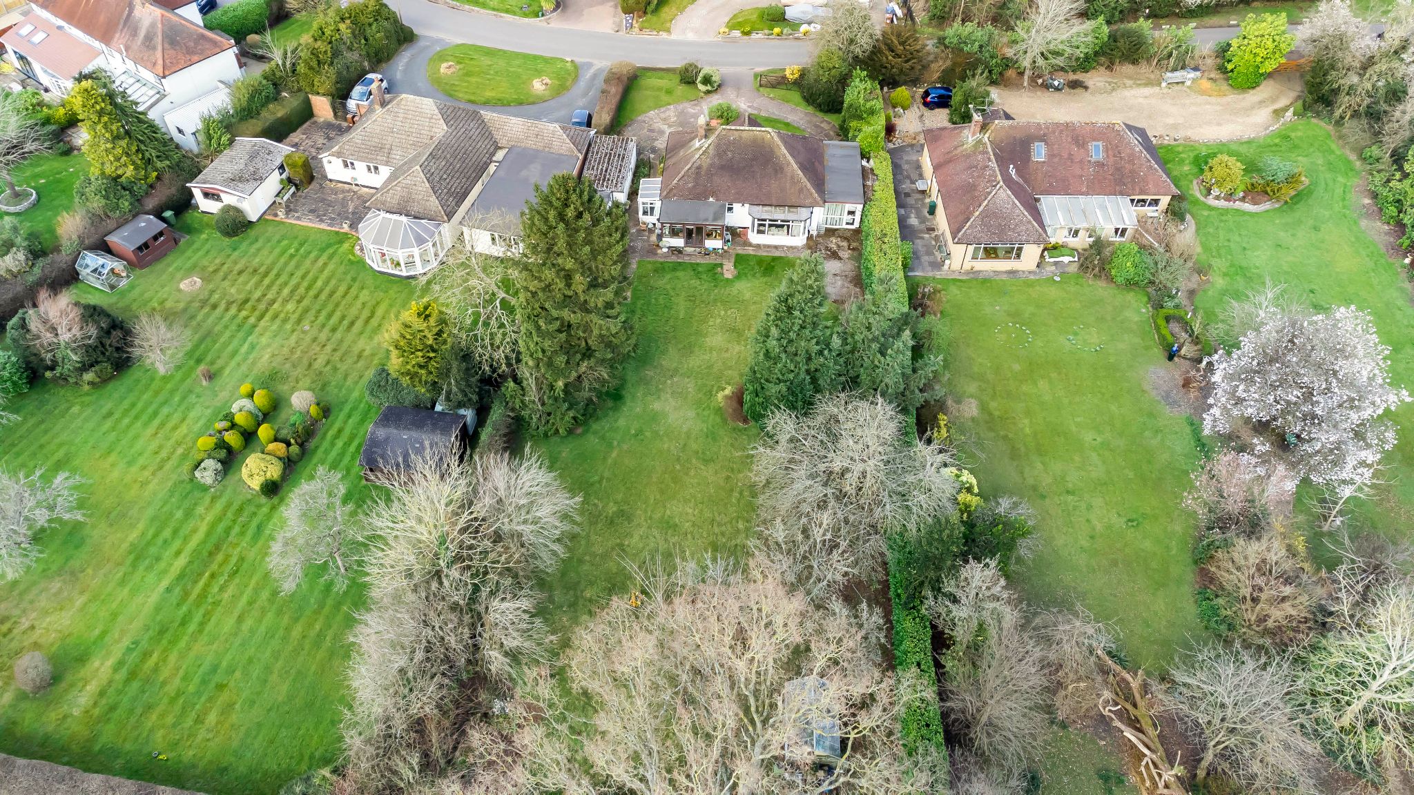 2 bedroom detached bungalow Sale Agreed in Hatfield - Photograph 6