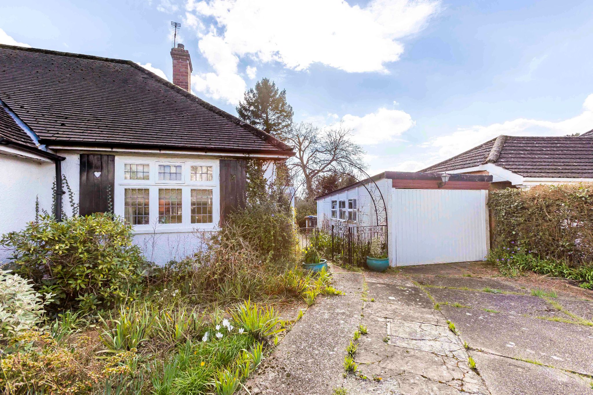 2 bedroom detached bungalow Sale Agreed in Hatfield - Photograph 8