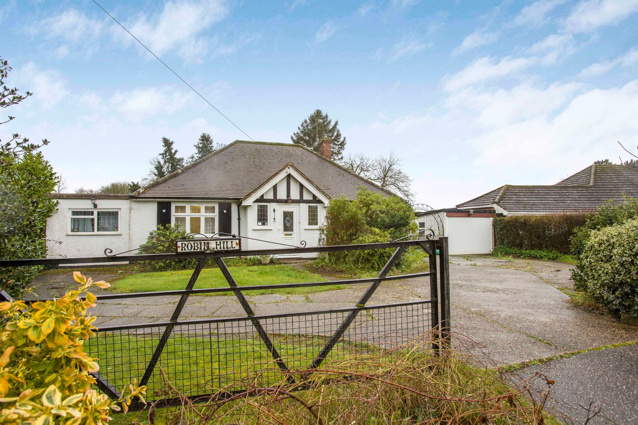 2 bedroom detached bungalow Sale Agreed in Hatfield - Photograph 16