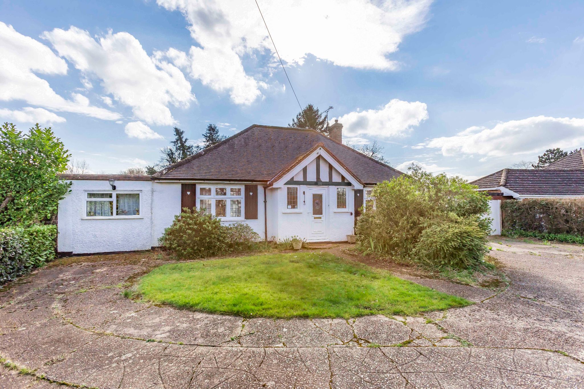 2 bedroom detached bungalow Sale Agreed in Hatfield - Photograph 3