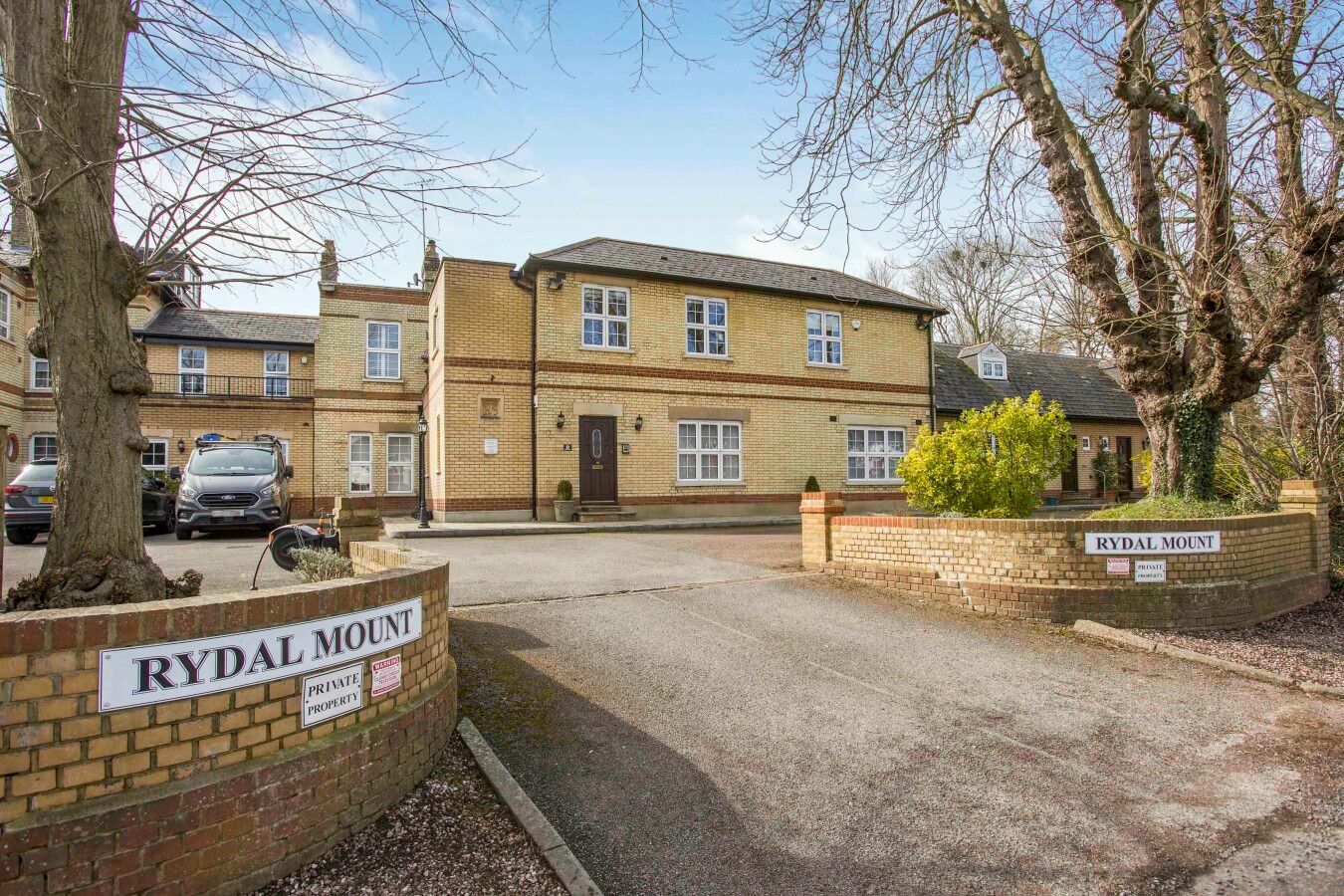 2 bedroom mid terraced house For Sale in Potters Bar - Photograph 1