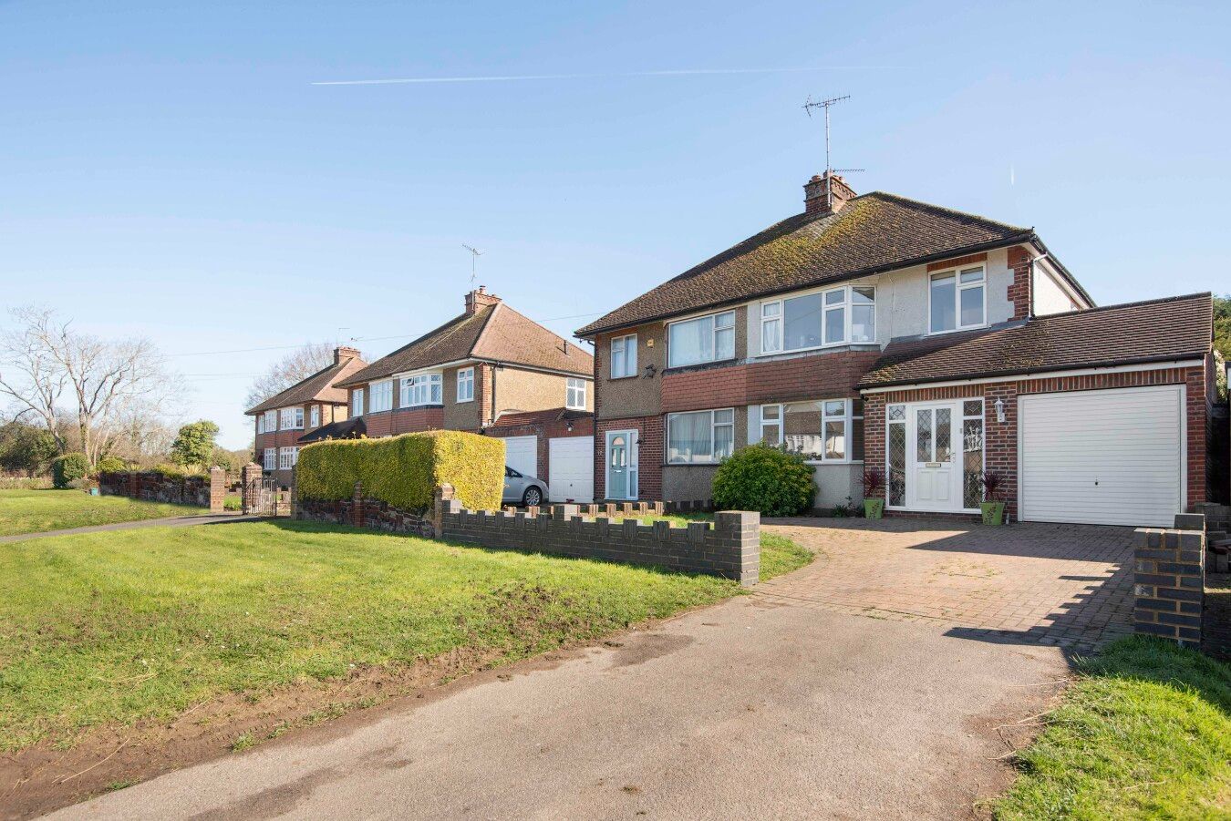 3 bedroom semi-detached house Sale Agreed in St. Albans - Photograph 1