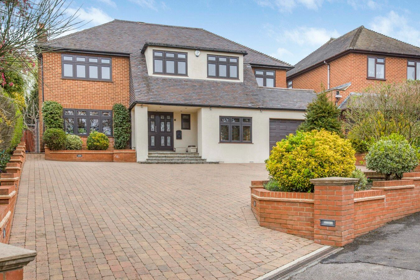 5 bedroom detached house For Sale in Potters Bar - Photograph 10