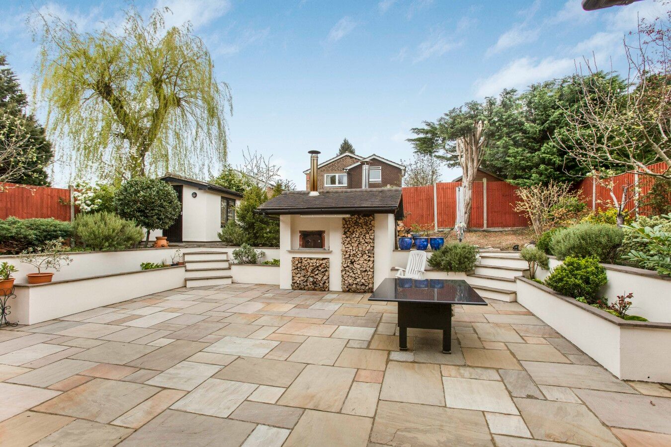 5 bedroom detached house For Sale in Potters Bar - Photograph 16