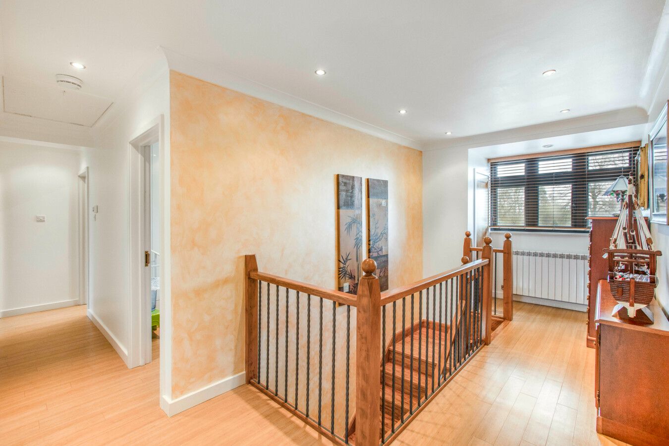 5 bedroom detached house For Sale in Potters Bar - Photograph 1