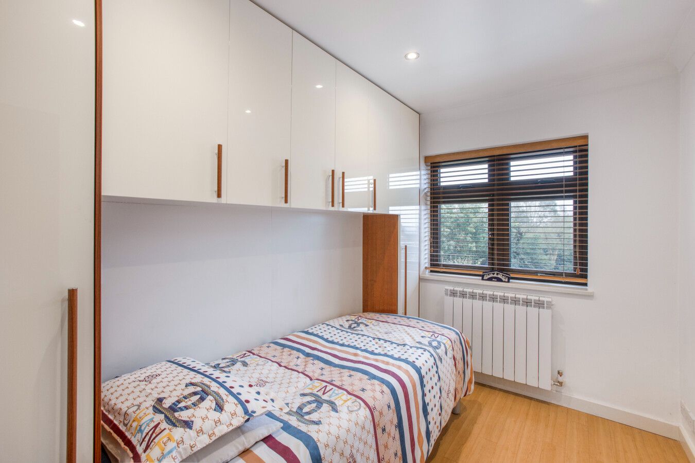 5 bedroom detached house For Sale in Potters Bar - Photograph 2
