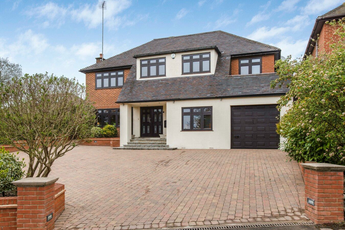 5 bedroom detached house For Sale in Potters Bar - Photograph 8