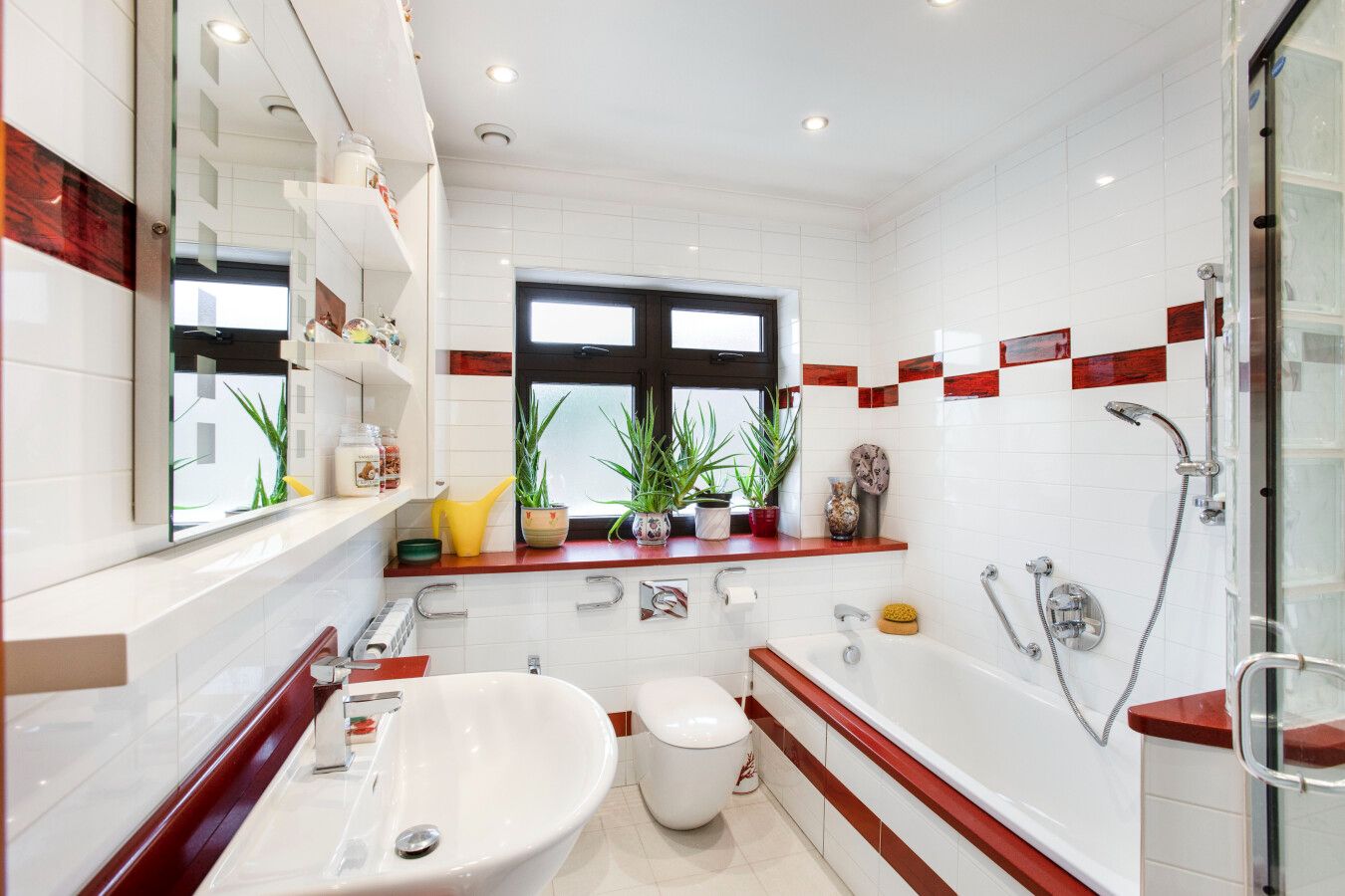 5 bedroom detached house For Sale in Potters Bar - Photograph 26