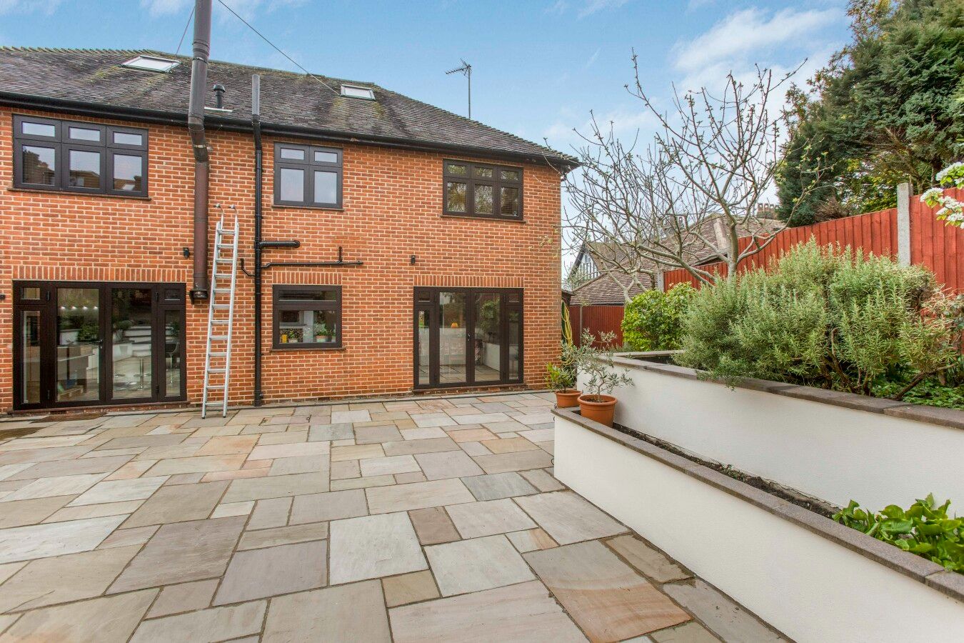 5 bedroom detached house For Sale in Potters Bar - Photograph 12