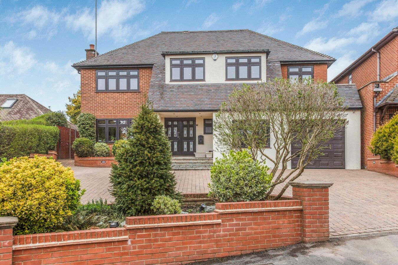 5 bedroom detached house For Sale in Potters Bar - Photograph 11