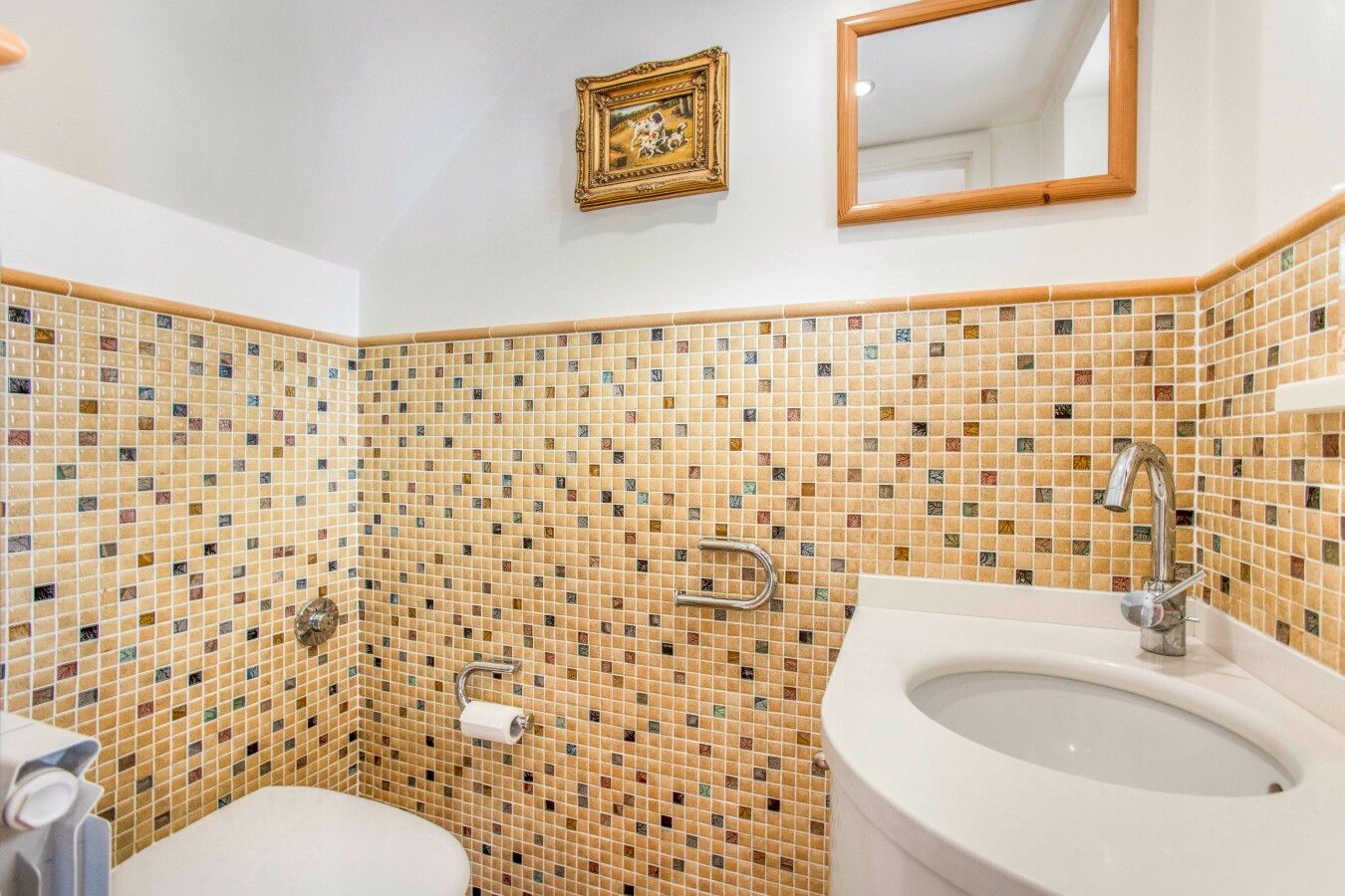 5 bedroom detached house For Sale in Potters Bar - Photograph 17