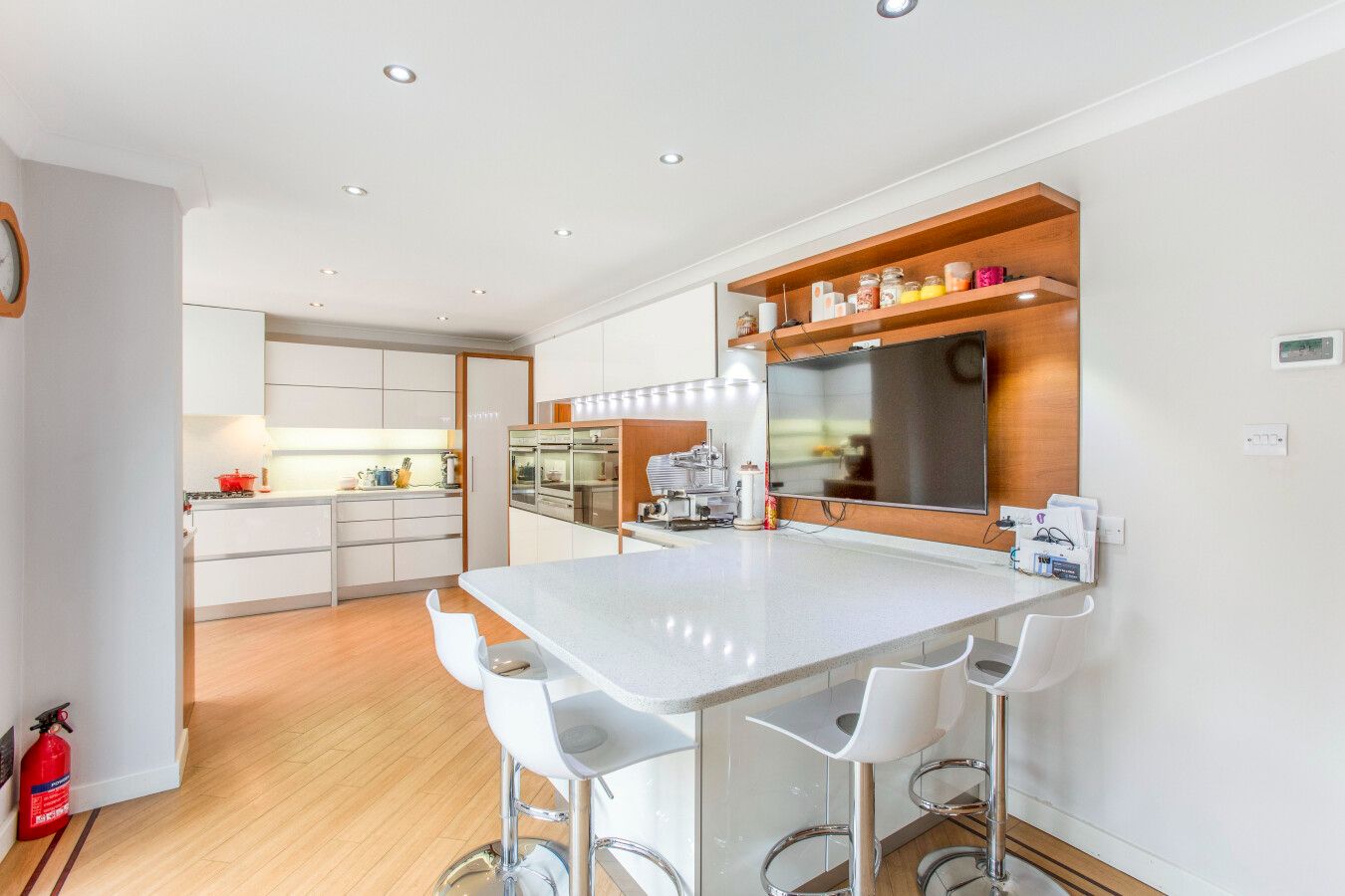 5 bedroom detached house For Sale in Potters Bar - Photograph 21
