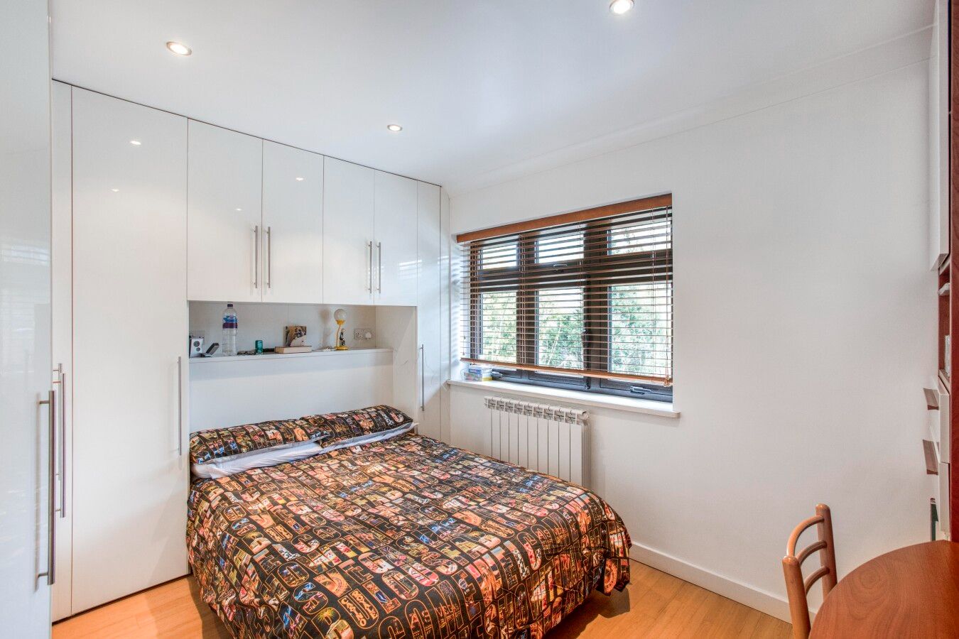 5 bedroom detached house For Sale in Potters Bar - Photograph 6