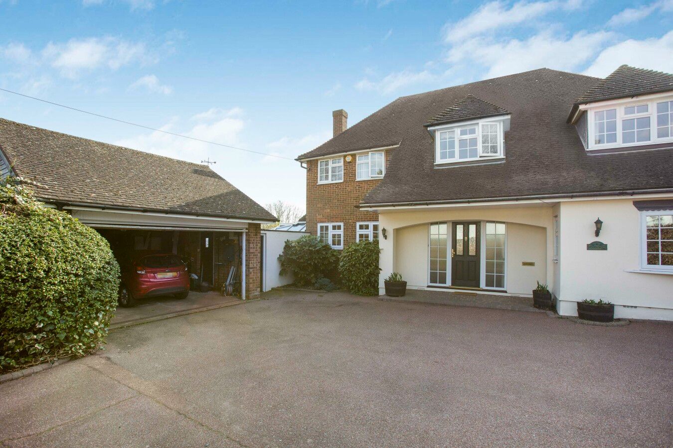 4 bedroom detached house Sale Agreed in Northaw - Photograph 8