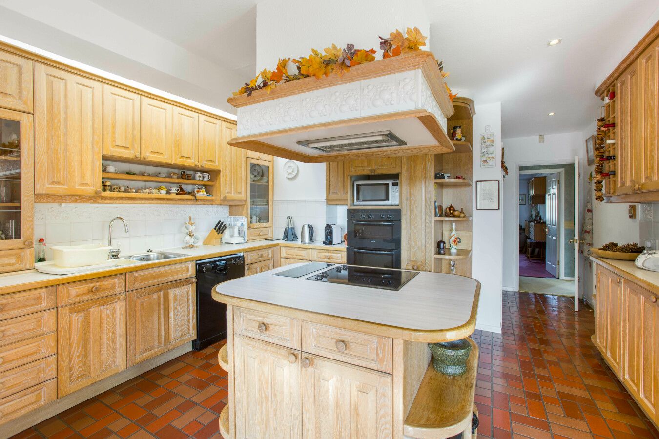 4 bedroom detached house Sale Agreed in Northaw - Photograph 20