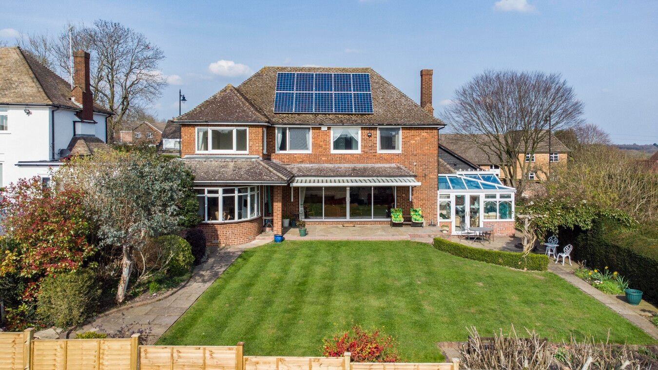 4 bedroom detached house Sale Agreed in Northaw - Photograph 7