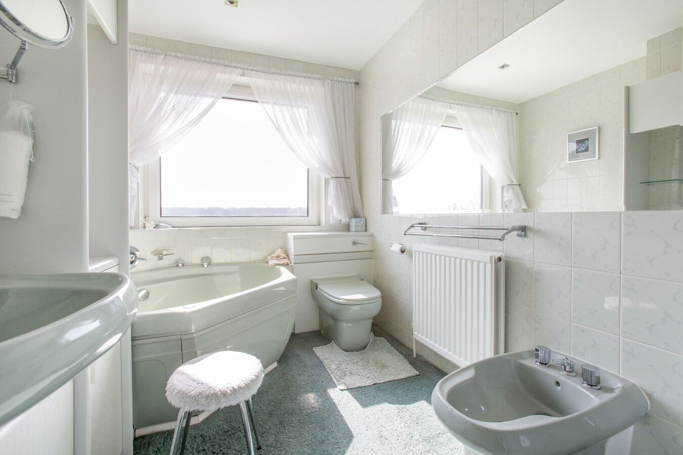 4 bedroom detached house Sale Agreed in Northaw - Photograph 35